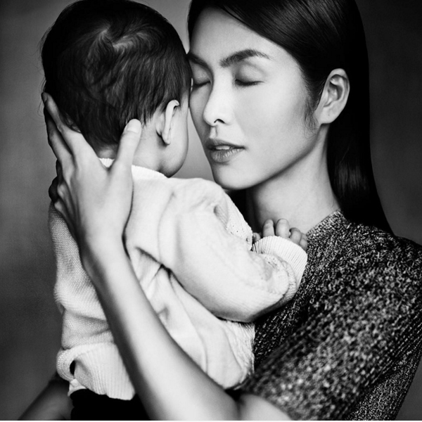 Gác lại phía sau ánh hào quang showbiz, dường như Hà Tăng chỉ quan tâm đến con trai cùng công việc quản lý những dự án kinh doanh. Ngoài ra, cô còn chịu khó đưa con đi chơi khắp mọi nơi trên thế giới để bé được trải nghiệm nhiều 13Win. app không bị chặn.