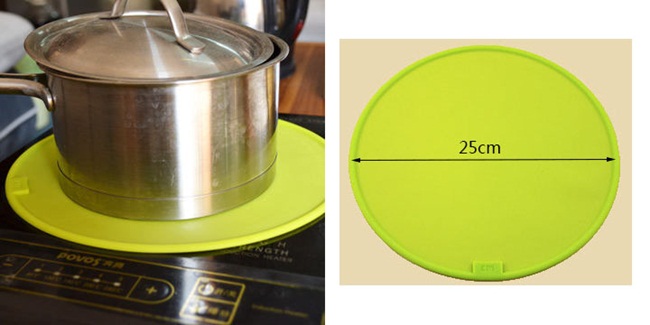 Với nhiệt độ chịu được từ -20oC tới 230oC miếng lót nồi cách nhiệt Silicon còn có thể dùng để lót nồi, lót ly, up cốc, bát đĩa ... đặc biệt dùng để trên bếp từ với khả năng cách nhiệt tuyệt vời, bếp từ sẽ không bị bám bẩn khi đun nấu. Có giá 99 nghìn đồng, miếng lót này được nhiều người lựa chọn.