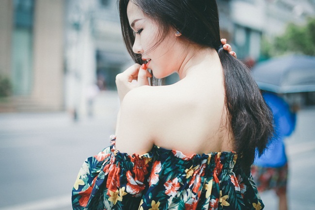 Hiện tại Võ Hạ Trâm đã trở thành một thiếu nữ gợi cảm, quyến rũ.
