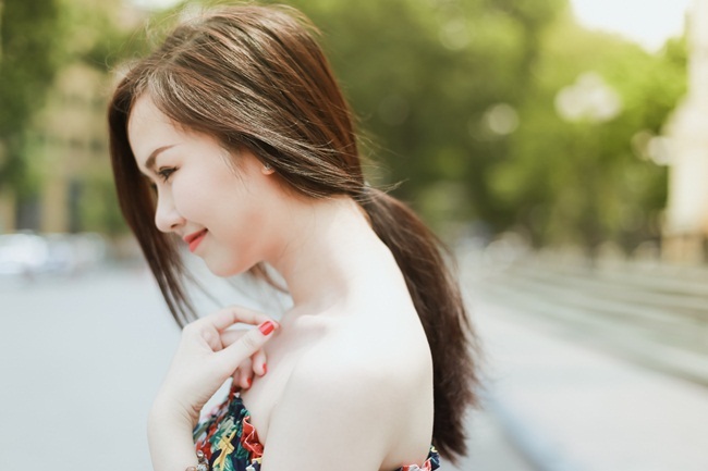 Tranh thủ thời gian này, Võ Hạ Trâm đã ghi laij nhiều khảonh khắc kỷ niệm với không gian, đường phố Hà Nội do người bạn thân của cô cầm máy.