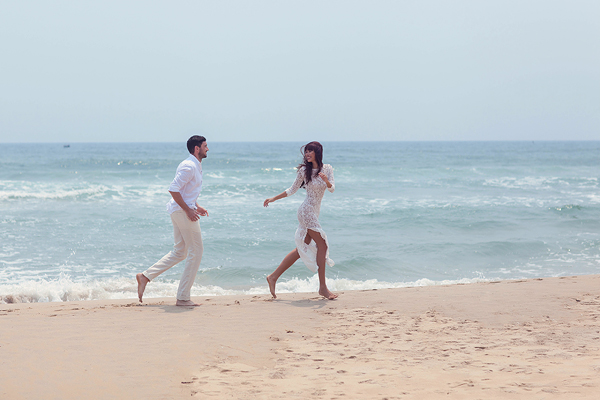 Siêu mẫu tâm sự, vợ chồng cô thực hiện bộ ảnh cưới gần gũi và đơn giản như một buổi hẹn hò. Cả hai đều không quá cầu kỳ trong trang phục hay dàn dựng từng khung hình.