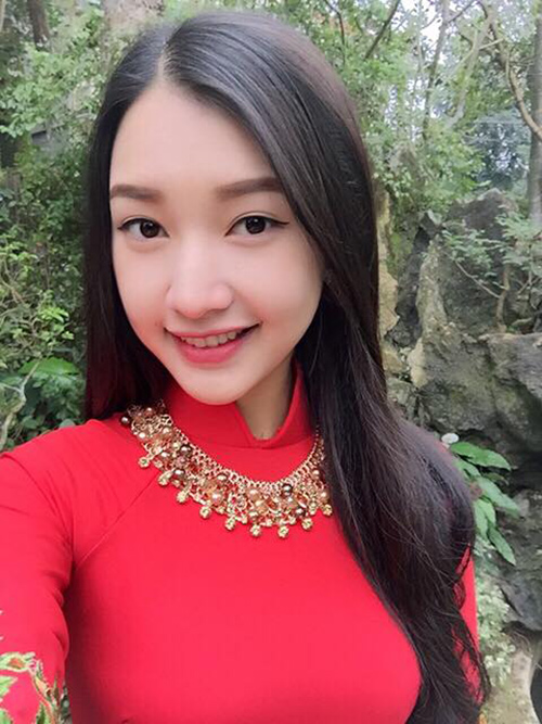 Ngắm những bức ảnh mặt mộc hoặc trang điểm nhẹ nhàng của 'nàng thơ xứ Huế' Lê Trần Ngọc Trân.