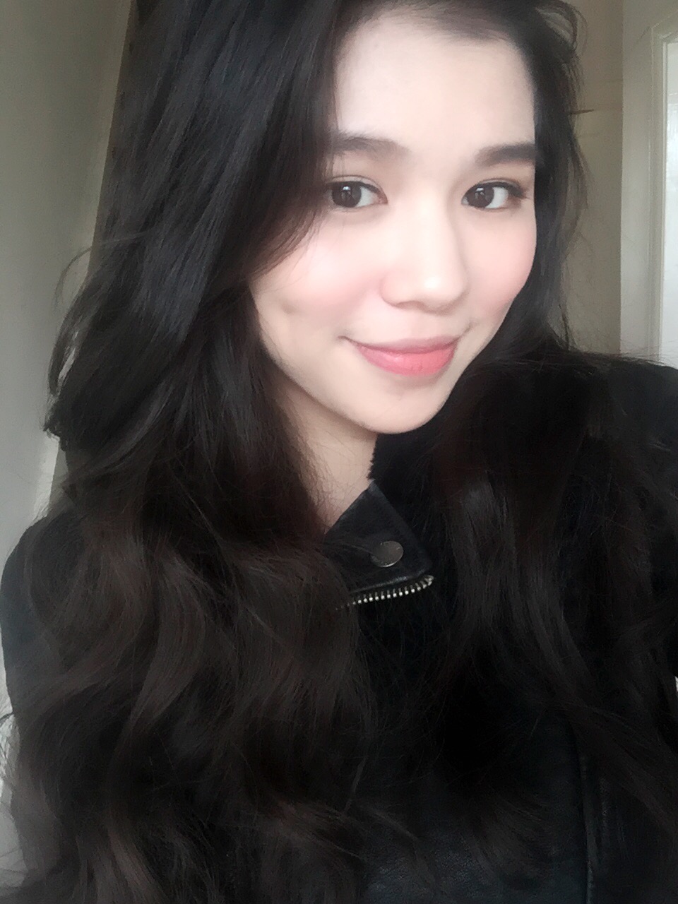 Chuyên ngành của mình là Accounting and Finance (tài chính - kế toán), mình rất thích toán và làm việc cùng với các con số, các thầy cô cũng tạo điều kiện giúp bọn minh đưa những lý thuyết trong sách vở vào phân tích cụ thể 1 số công ty thực tế''.