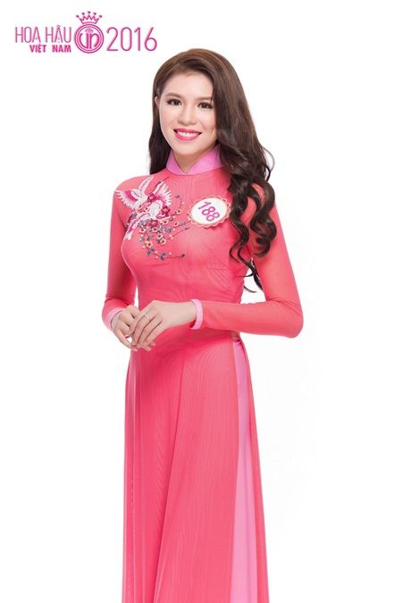Cát Nhiên cao 1m75, nặng 49kg, số đo 3 vòng: 82-62-90
