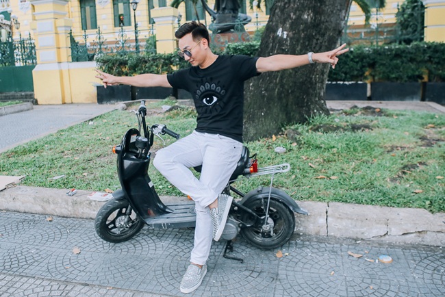 Sau tất cả, Thành Trung những ồn ào, căng thẳng vừa qua cũng như lịch làm việc dày đặc, anh đến đây như một cách tận hưởng không khí của Sài Gòn cũng như tìm cho mình những nguồn cảm hứng mới trong công việc.