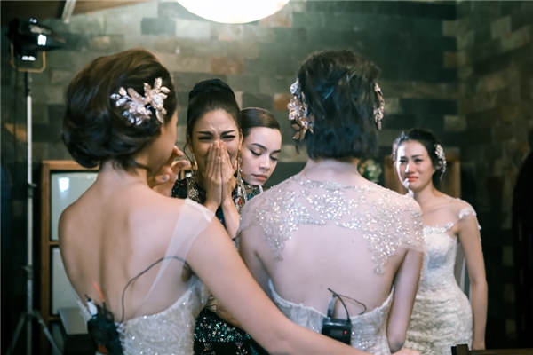 Phạm Hương khẳng định làm hết mọi cách để bảo toàn các thành viên trong đội cũng như tuyên bố Hồ Ngọc Hà nợ cô đến 3 lần khi không loại thí sinh của đội đàn chị.