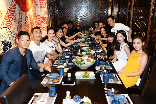 Trong tiệc sinh nhật của NTK Hoàng Hải, dàn mỹ nhân nổi tiếng hàng đầu làng giải trí tỏa sắc với các thiết kế của anh, giúp họ tỏa sáng trong các sự kiện, chương trình lớn.