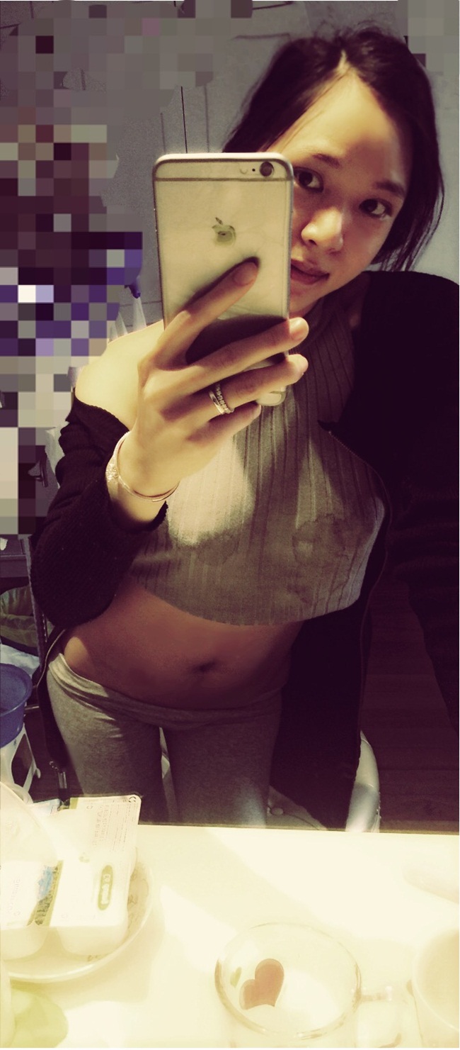 Lona Nguyễn được biết đến là một hot girl xinh đẹp nổi tiếng cộng đồng mạng. Dù mới sinh em bé chưa được bao lâu nhưng cô hotgirl xinh đẹp đã lấy lại vóc dáng đáng mơ ước.