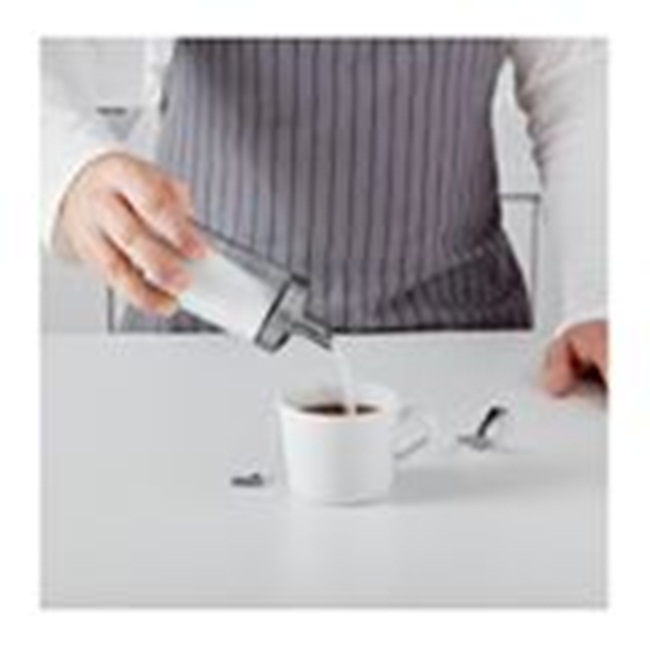 Lọ còn giúp bạn dễ kiểm soát được số lượng đường bột hoặc dầu khi cần cho thêm. Giá 120.000 đồng.
