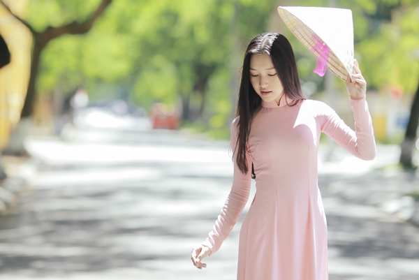 Ngọc Trân là thí sinh thu hút sự chú ý tại Hoa hậu Việt Nam 2016 ngay từ những vòng đầu và đang là ứng cử viên nặng ký lọt sâu tại vòng chung kết toàn quốc.