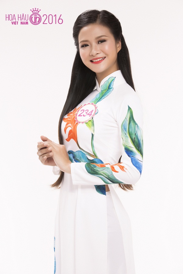 Trong khi đó, Trần Thị Thủy tham gia lớp cảm tình Đảng năm 19 tuổi. Lúc đó, người đẹp Nam Định đang nắm giữ vai trò Ủy viên Ban Chấp hành Đoàn trường. Nhờ sự cố gắng và nỗ lực nghiêm túc, Trần Thị Thủy sở hữu bài thu hoạch có số điểm cao nhất trong lớp tại thời điểm đó. 