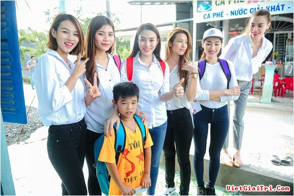 Thậm chí cả từ thiện.