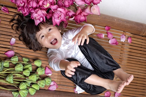 Hiện Thúy Nga đã đưa con trở lại Mỹ để cô bé chuẩn bị vào năm học mới. 