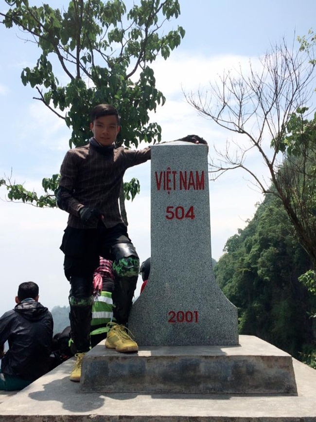 Ngoài đam mê xê dịch, Dương Huy kết hợp tham gia các cung thiện nguyện trên vùng sâu, vùng xa cùng bạn bè trong nhóm. Nhằm góp phần xoa dịu đi những cơn đói, làm ấm hơi lạnh của mùa đông và mang  tiếng cười cho những người có hoàn cảnh khó khăn trên khắp mọi miền tổ quốc.