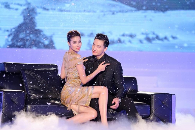 Cả hai thực hiện với anh những bức ảnh với độ khó khá cao. 
