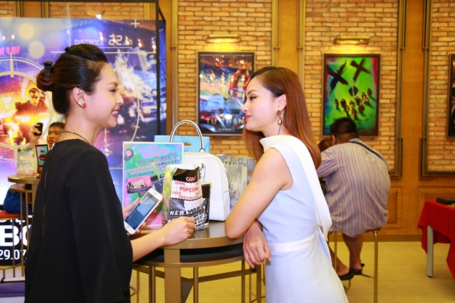  Những hình ảnh mới nhất, đơn giản nhưng đầy sức hút là một phần của gu thời trang biến hóa của cô nàng diễn viên đa tài này.
