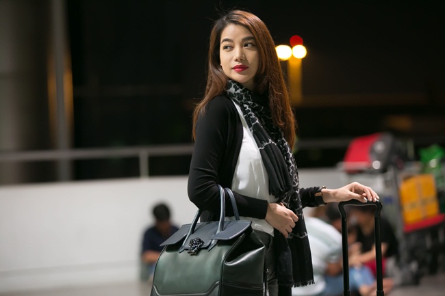 Không chỉ gây ấn tượng bởi phong cách ăn mặc, Trương Ngọc Ánh còn vui vẻ, thân thiện khi được nhiều người nhận ra và xin chụp hình chung.   