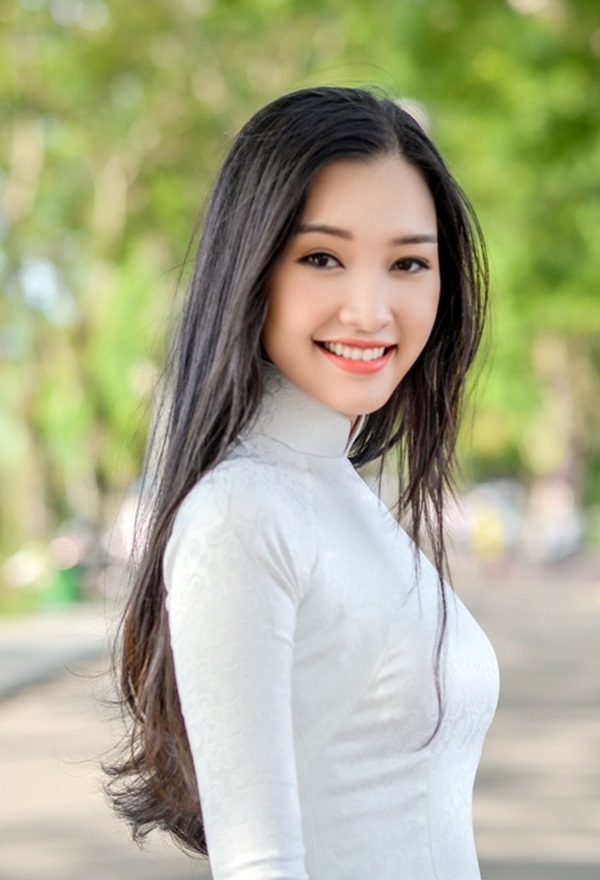 Tiếp tục, Sáng 9.8, trên trang Facebook có tên Venus Beauty Queen đăng bài dài khá dài, tố Lê Trần Ngọc Trân gian lận, tham gia thi chui tại cuộc thi Kim Mộc Thủy Hỏa Thổ (Hoa hậu thế giới Việt Nam tại Nhật 2014).