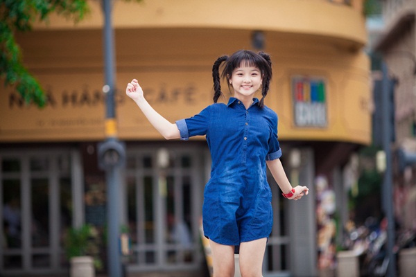 Thời gian tới, khán giả yêu mến ''thiên thần nhí'' này có dịp tái ngộ cô bé trên màn ảnh rộng trong bộ phim điện ảnh Găng Tay Đỏ, Phim Trường Ma và Đời cho ta bao lần đôi mươi.