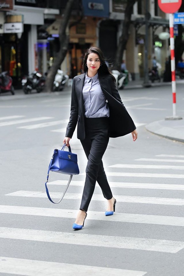 Cô cũng là sao Việt nhiều lần lên tiếng đầu tiên, đấu tranh cho sự công bằng hay chủ quyền lãnh thổ Việt Nam.