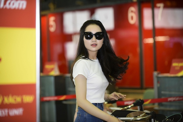 Hầu hết các thí sinh đều chọn phong cách ăn mặc chỉn chu và phù  hợp với vóc dáng. Lối trang điểm nhẹ nhàng được các bạn tận dụng nhằm giữ vẻ tự  nhiên, tươi tắn.