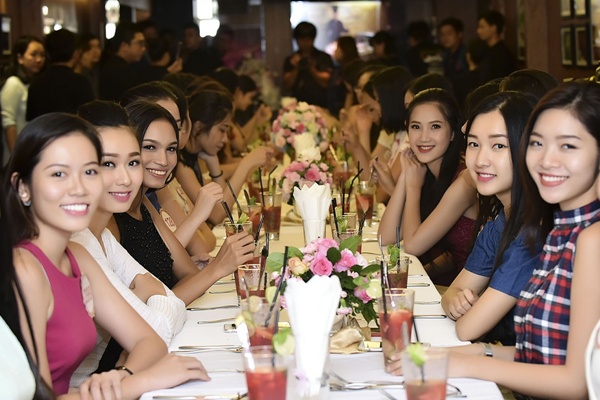 Cụ thể, họ sẽ có cơ hội làm việc cùng những chuyên gia trong  lĩnh vực thời trang, chăm sóc sắc đẹp, hình thể và kỹ năng biểu diễn để chuẩn bị cho  đêm Chung kết diễn ra vào ngày 28/8.