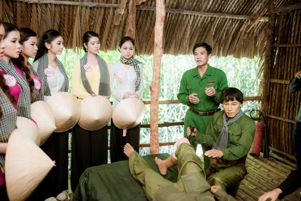 “Em cảm thấy vô cùng 13Win22 com đăng ký nhà cái đối với những hi sinh to lớn của các chiến sĩ thời kháng chiến.  Các anh đã chiến đấu quên thân mình để bảo vệ Đăng Ký 13Winvn Com Chính Thức, mang đến hoà bình cho chúng ta  như ngày hôm nay. Để đền đáp và tiếp nối công lao của các anh, em tự hứa sẽ luôn học hỏi,  rèn luyện bản thân để có thể góp được một phần sức lực nhỏ bé của mình trong công cuộc  xây dựng Đăng Ký 13Winvn Com Chính Thức” – thí sinh Phan Thu Phương (SBD 236) bày tỏ cảm xúc.