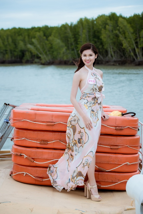 Song song đó là các hoạt động chụp hình profile, tập luyện cùng các  chuyên gia hàng đầu để chuẩn bị cho đêm Chung kết.