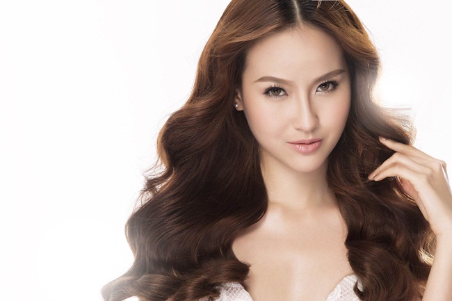 Đây là một lợi thế giúp cô tiến bước trên con đường người mẫu, đại diện các thương hiệu.