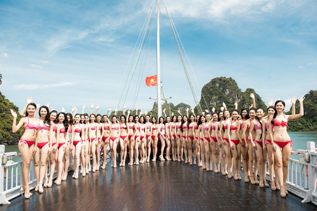 Vừa qua, BTC Hoa hậu Việt Nam 2016 công bố bộ ảnh bikini nóng bỏng của các thí sinh vòng Chung kết Toàn quốc. Những hình ảnh này được thực hiện ngay sau vòng thi Chung khảo phía Bắc diễn ra vào cuối tháng 7/2016. Vừa qua, BTC Hoa hậu Việt Nam 2016 công bố bộ ảnh bikini nóng bỏng của các thí sinh vòng Chung kết Toàn quốc. Những hình ảnh này được thực hiện ngay sau vòng thi Chung khảo phía Bắc diễn ra vào cuối tháng 7/2016.