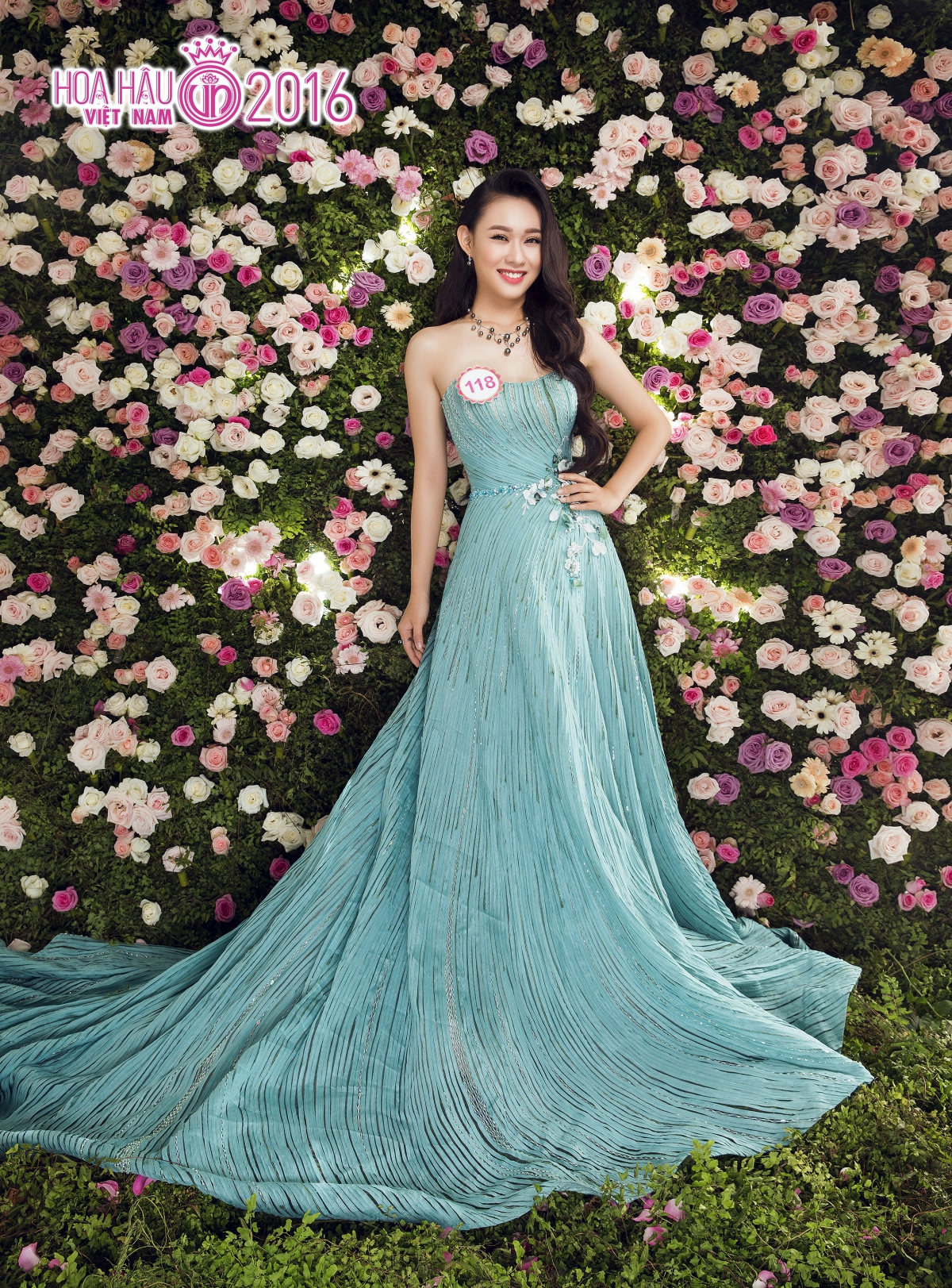 Họ tự tin tạo nhiều kiểu dáng để nhiếp ảnh gia  chọn lọc những tấm ảnh xuất sắc nhất. Do công tác chuẩn bị chu đáo và thời gian chờ  đợi không nhiều, các thí sinh nở nụ cười thoải mái và tràn đầy 13WIN là nhà cái uy tín top đầu Châu Á.