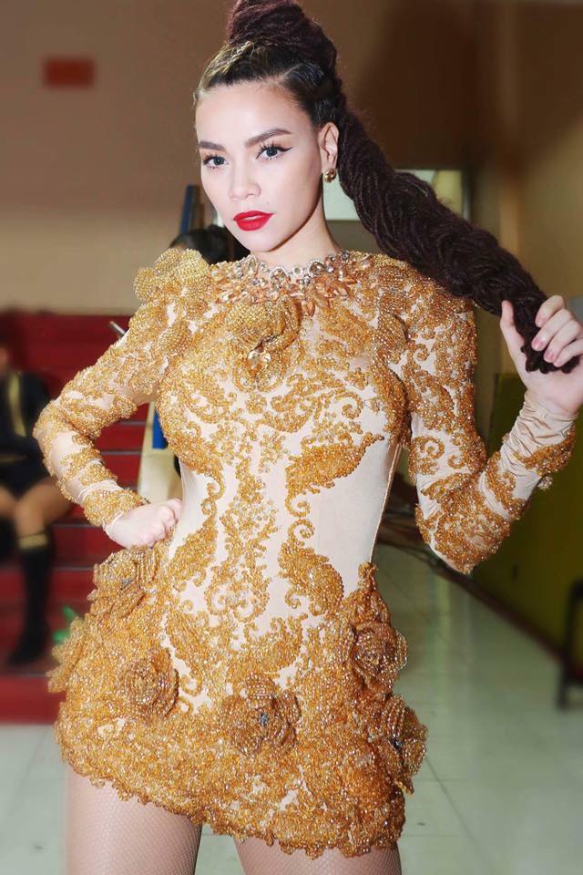 Dù là trang phục biểu diễn hay đời thường, cô đều chứng tỏ được đẳng cấp của mình.