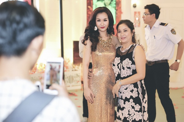  Hiện tại, cô đang kết hợp cùng nhạc sĩ Lương Bằng Quang chuẩn bị cho ra mắt ca khúc ''Cháy'' - một ca khúc dance sôi động.