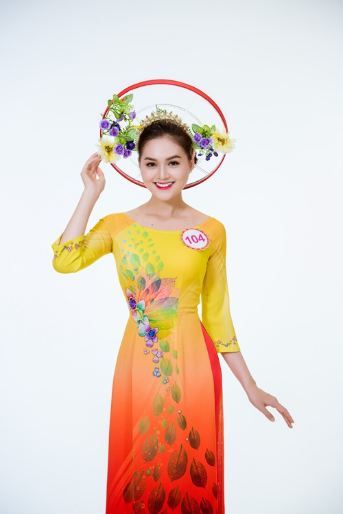 Những chiếc mấn trong suốt to bản hay những chiếc mấn  truyền thống của phụ nữ Bắc bộ đều được sử dụng sáng tạo và ấn tượng, giúp vẻ ngoài của  các cô gái thêm phần độc đáo.