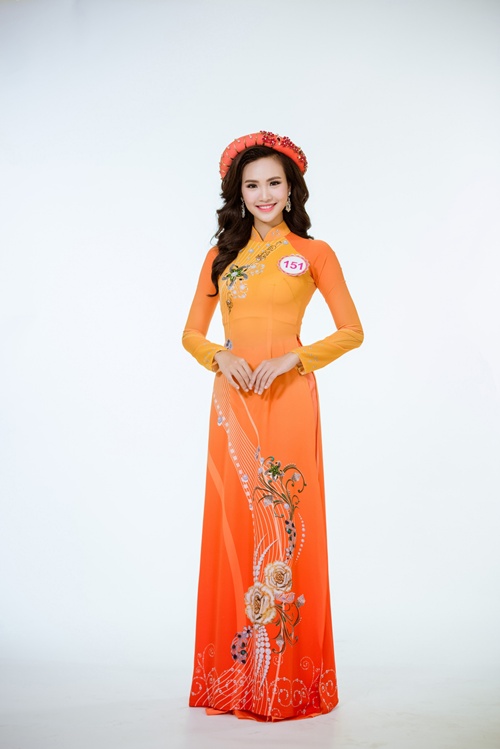 Trong đêm Chung kết diễn ra vào 28/8, các thí sinh có có hội trình diễn phần thi áo dài trước  khán giả có mặt tại sân khấu và khán giả truyền hình.