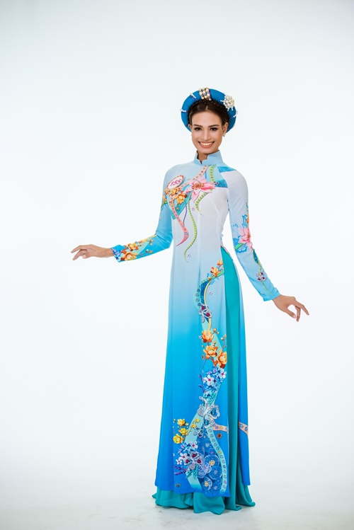 Chính vì vậy, họ đang tích cực tập  luyện những bước đi duyên dáng, các tận dụng tà áo nhằm sở hữu phần thi thuyết phục.
