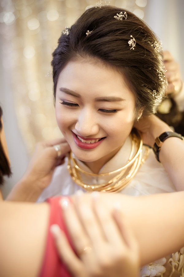 Những m&oacute;n đồ trang sức được hai gia đ&igrave;nh trao tặng cho c&ocirc; d&acirc;u ch&uacute; rể l&agrave; kh&ocirc;ng đếm xuể