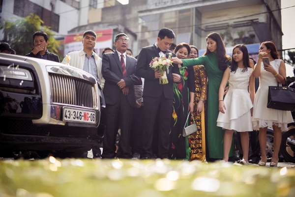 V&agrave; l&ecirc;n đường về nh&agrave; ch&uacute; rể ở H&agrave; Nội