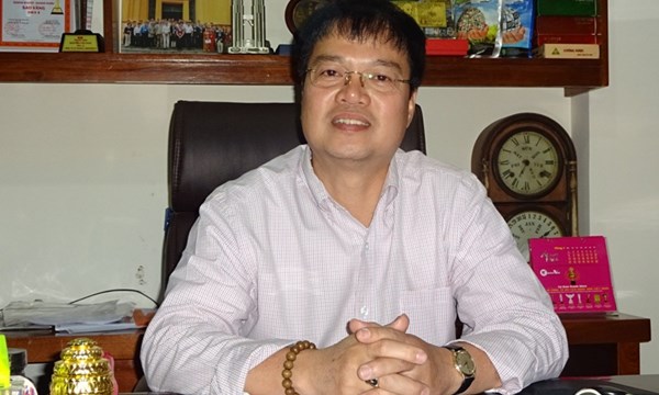 &Ocirc;ng Nam trao đổi với b&aacute;o ch&iacute; về vấn đề ồn &agrave;o giữa m&igrave;nh v&agrave; nghệ sĩ Th&uacute;y Nga