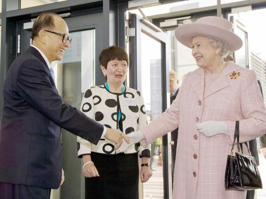 Li Ka-Shing chủ yếu  sở hữu cổ phần thuộc Hutchison Whampoa và Cheung Kong. Bên cạnh đó, ông còn sở hữu phần lớn cổ phần trong tập đoàn Husky Energy của Canada.