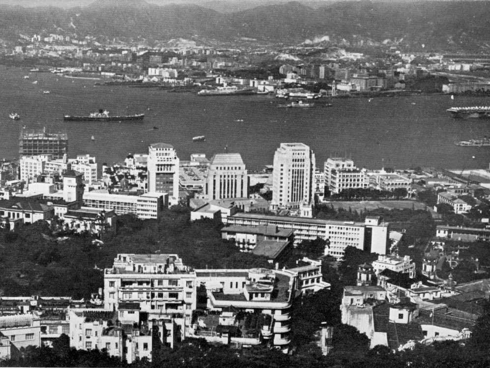 Thời điểm đó, Li chuyển sang phát triển bất động sản và đi lên từ mô hình sản xuất sản phẩm nhựa trước sự bùng nổ mạnh mẽ  của nền Sòng Bài Trực Tuyến 13Win.com Hồng Kông lúc bấy giờ. 