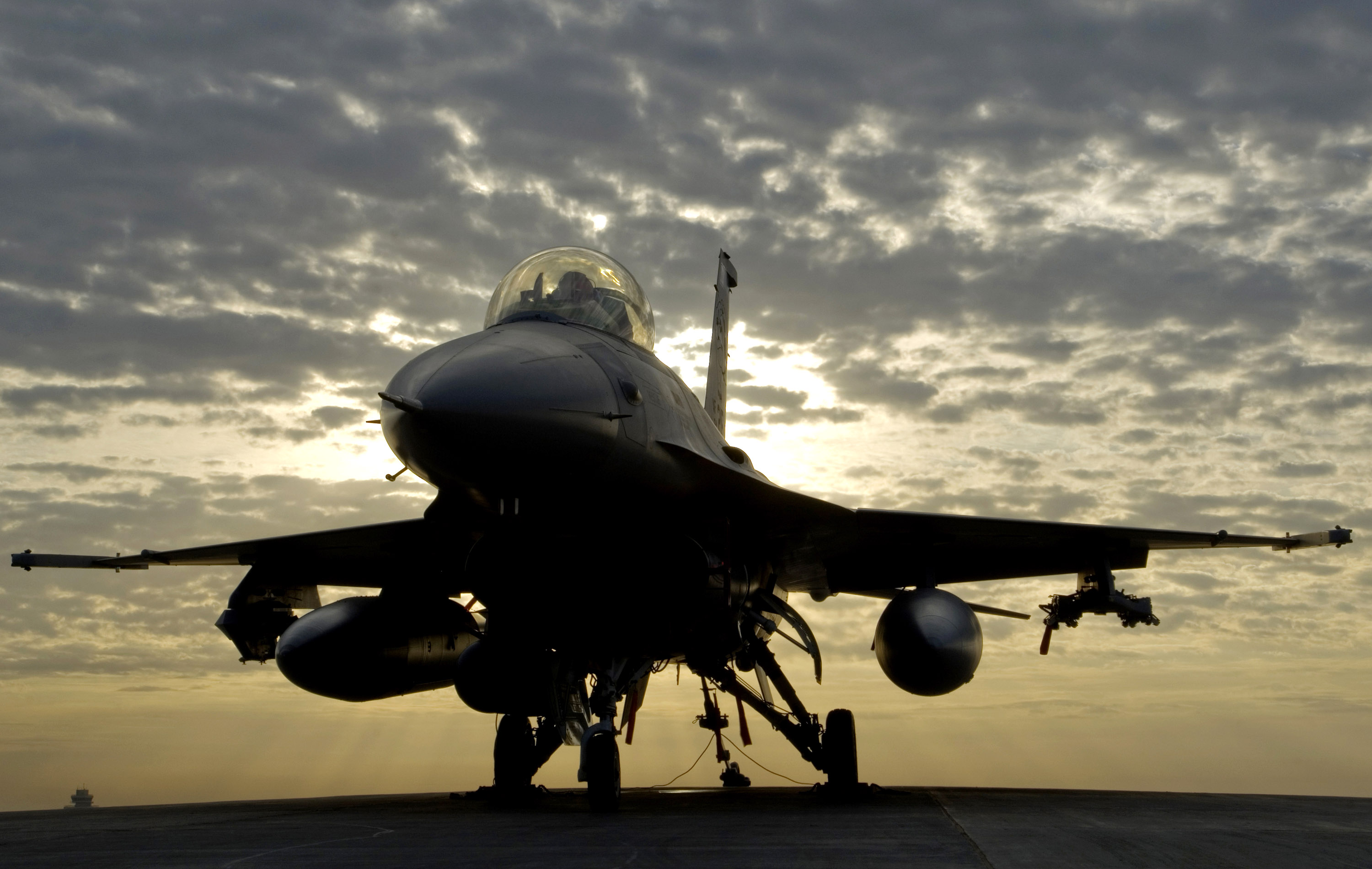 tiêm kích F-16 sở hữu nhiều tính năng khó có loại máy bay nào cùng thế hệ sánh được tiêm kích F-16 sở hữu nhiều tính năng khó có loại máy bay nào cùng thế hệ sánh được