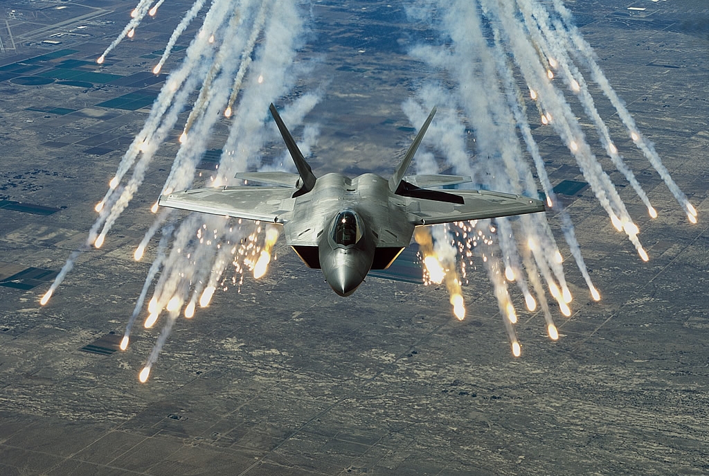 Ti&ecirc;m k&iacute;ch F-22 Raptor l&agrave; một trong những m&aacute;y chiến đấu hiện đại nhất thế giới