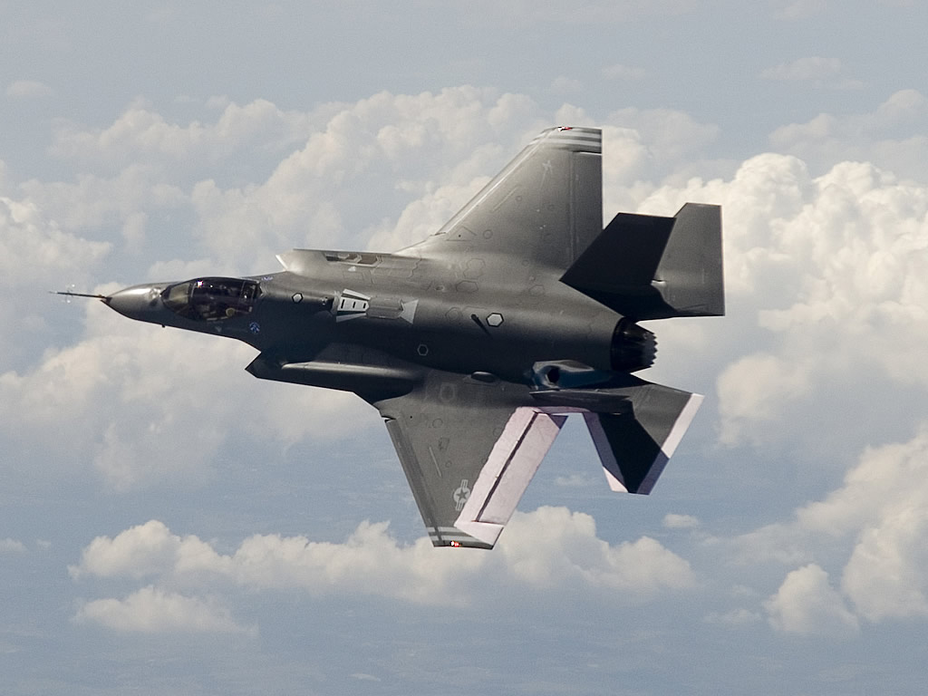 Si&ecirc;u ti&ecirc;m k&iacute;ch F-35A l&agrave; phi&ecirc;n bản nhỏ nhẹ nhất 