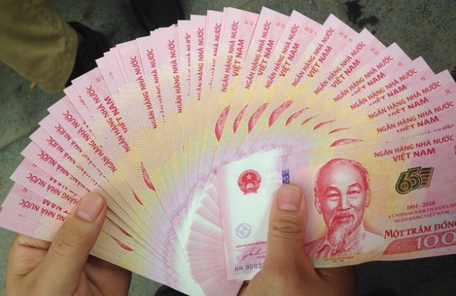 Tiền lưu niệm đội gi&aacute; sau ng&agrave;y ph&aacute;t h&agrave;nh