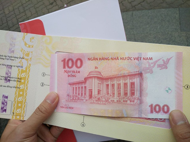 Tiền lưu niệm đội gi&aacute; sau ng&agrave;y ph&aacute;t h&agrave;nh