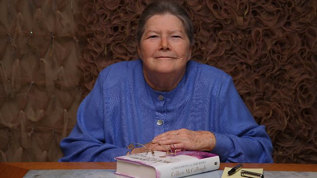 Tiếng chim h&oacute;t trong bụi mận gai l&agrave; cuốn tiểu thuyết nổi tiếng nhất của Colleen McCullough, đ&atilde; được b&aacute;n ra hơn 30 triệu bản to&agrave;n cầu