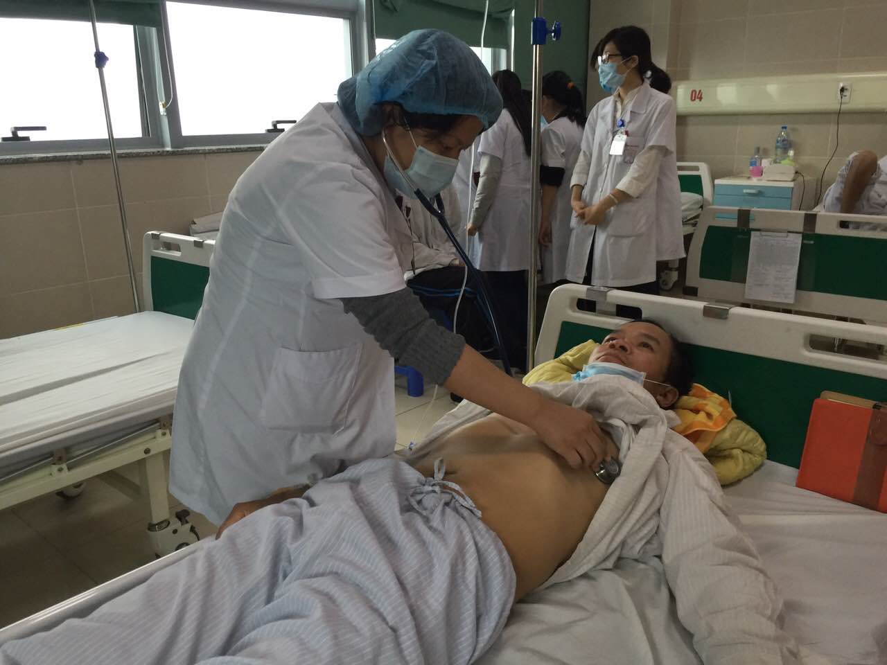 Nạn nh&acirc;n h&oacute;c dị vật được điều trị tại Bệnh vi&ecirc;n Bạch Mai
