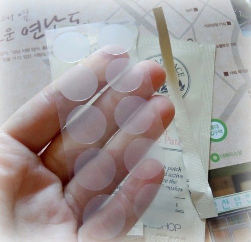  Kh&ocirc;ng n&ecirc;n tiếp tục sử dụng miếng d&aacute;n mụn nếu thấy c&oacute; k&iacute;ch ứng