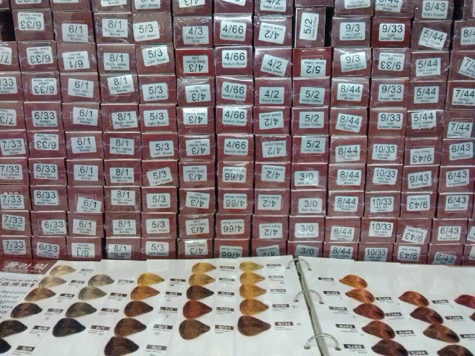 Một cơ sở chuy&ecirc;n b&aacute;n thuốc nhuộm t&oacute;c
